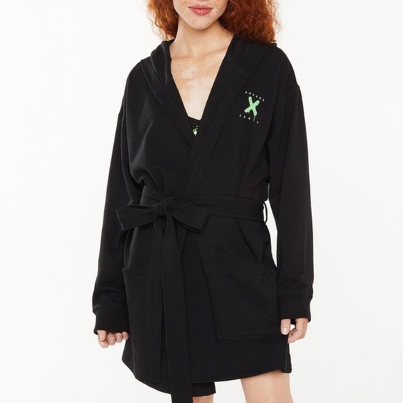 FOREVER SAVAGE FENTY BLACK NEON SHORT ROBE M-L - Picture 3 of 8
